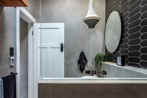Monochrome bathroom space